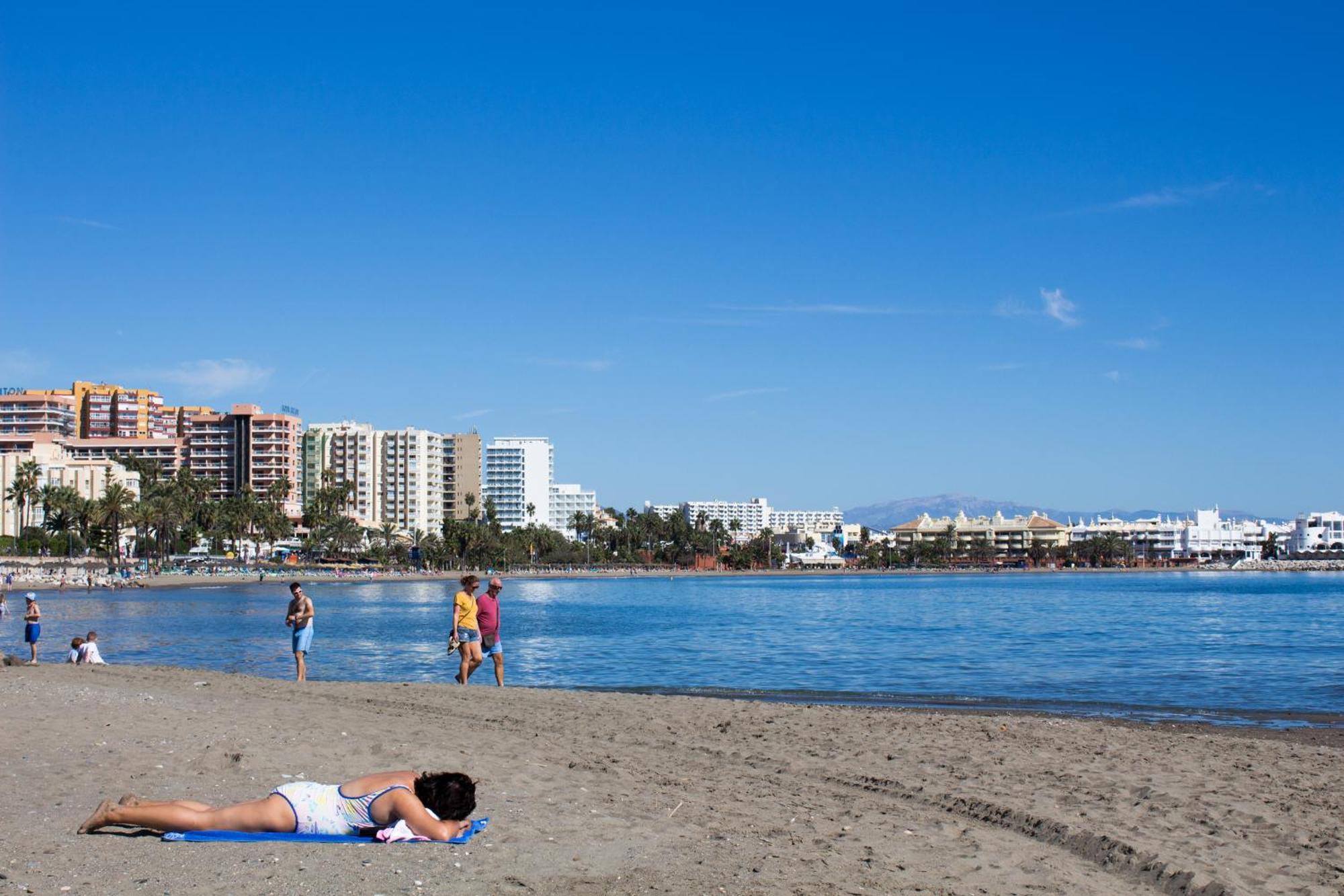 Benal Beach Suite Ii, Estudio Con Parque Acuatico Y Vistas Al Mar. Benalmadena Luaran gambar