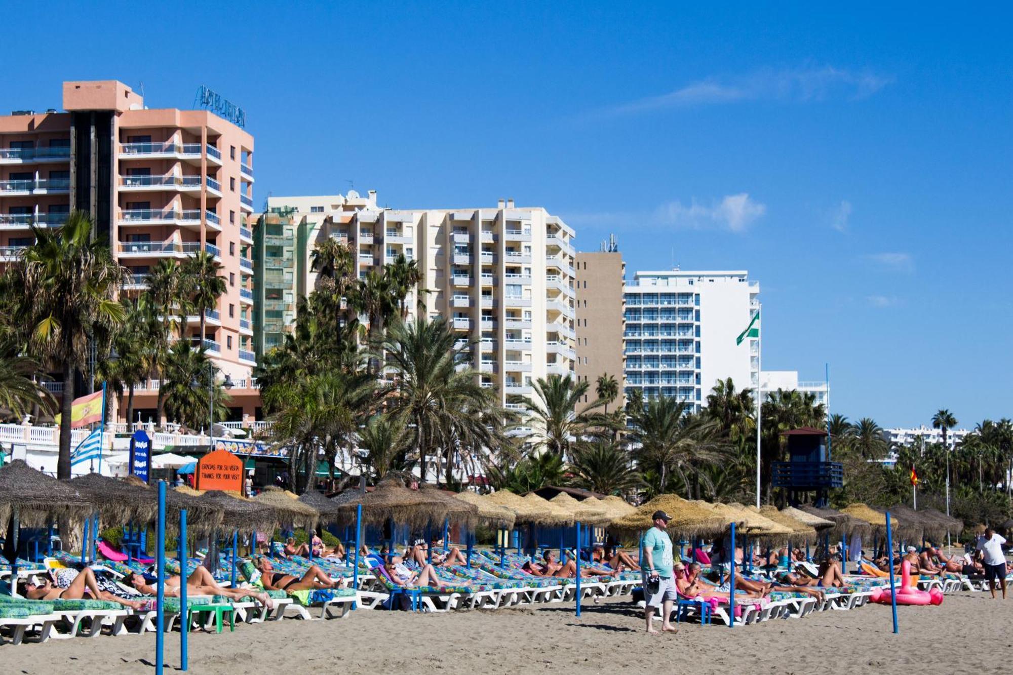 Benal Beach Suite Ii, Estudio Con Parque Acuatico Y Vistas Al Mar. Benalmadena Luaran gambar